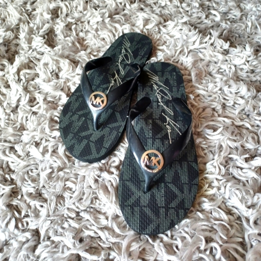 🎉Host Pic🎉Michael Kors Flip Flop Sandals